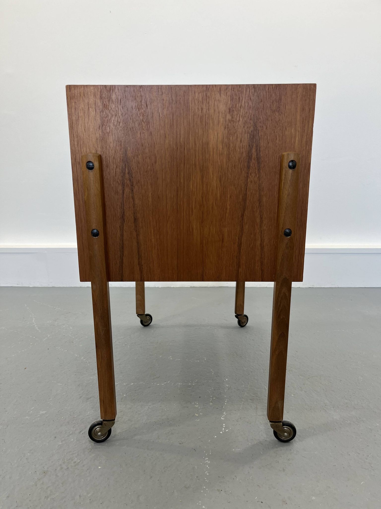 Travailleuse en bois collection de cornes années 1960 scandinaves