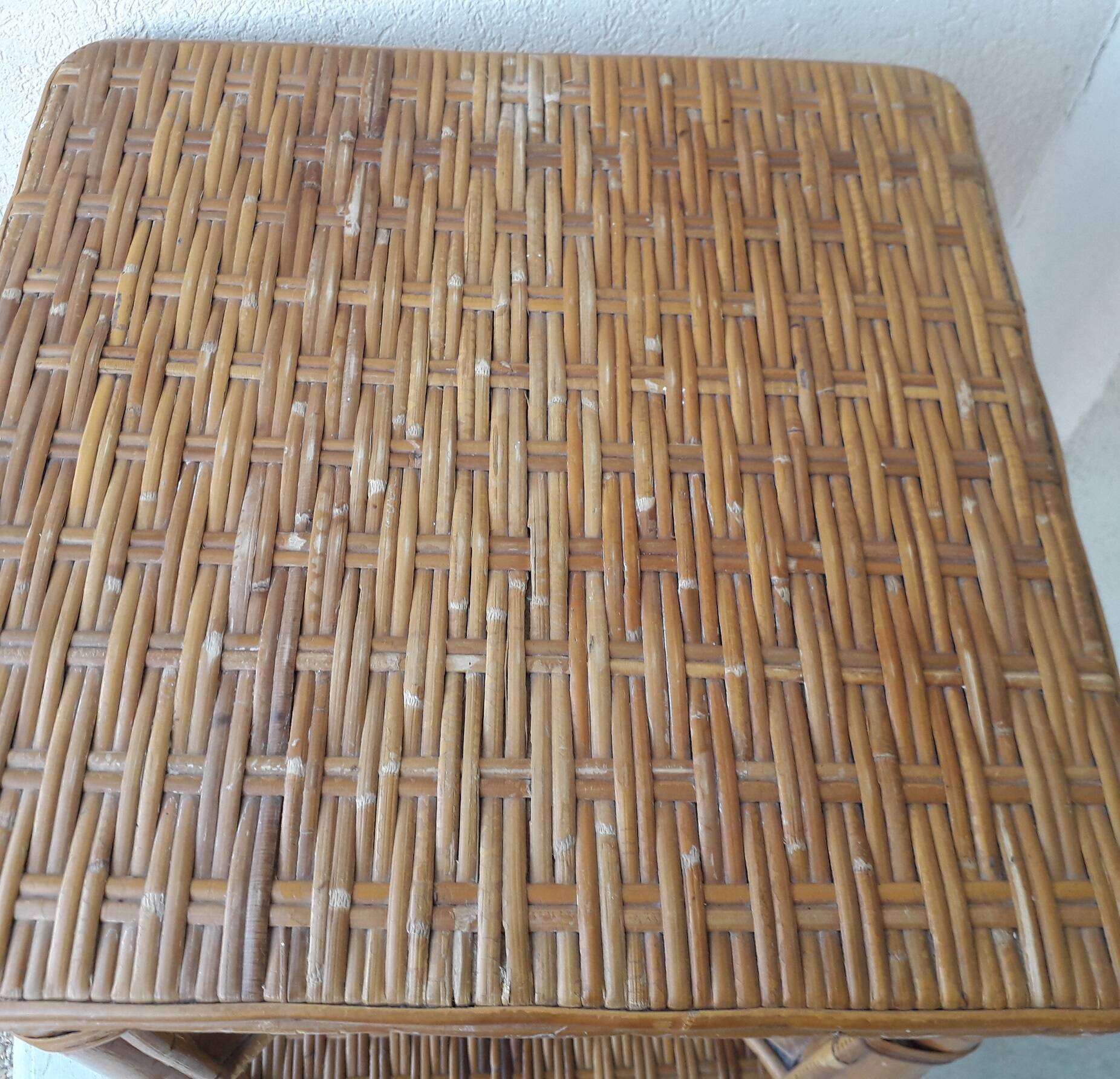 2 tables basses en rotin