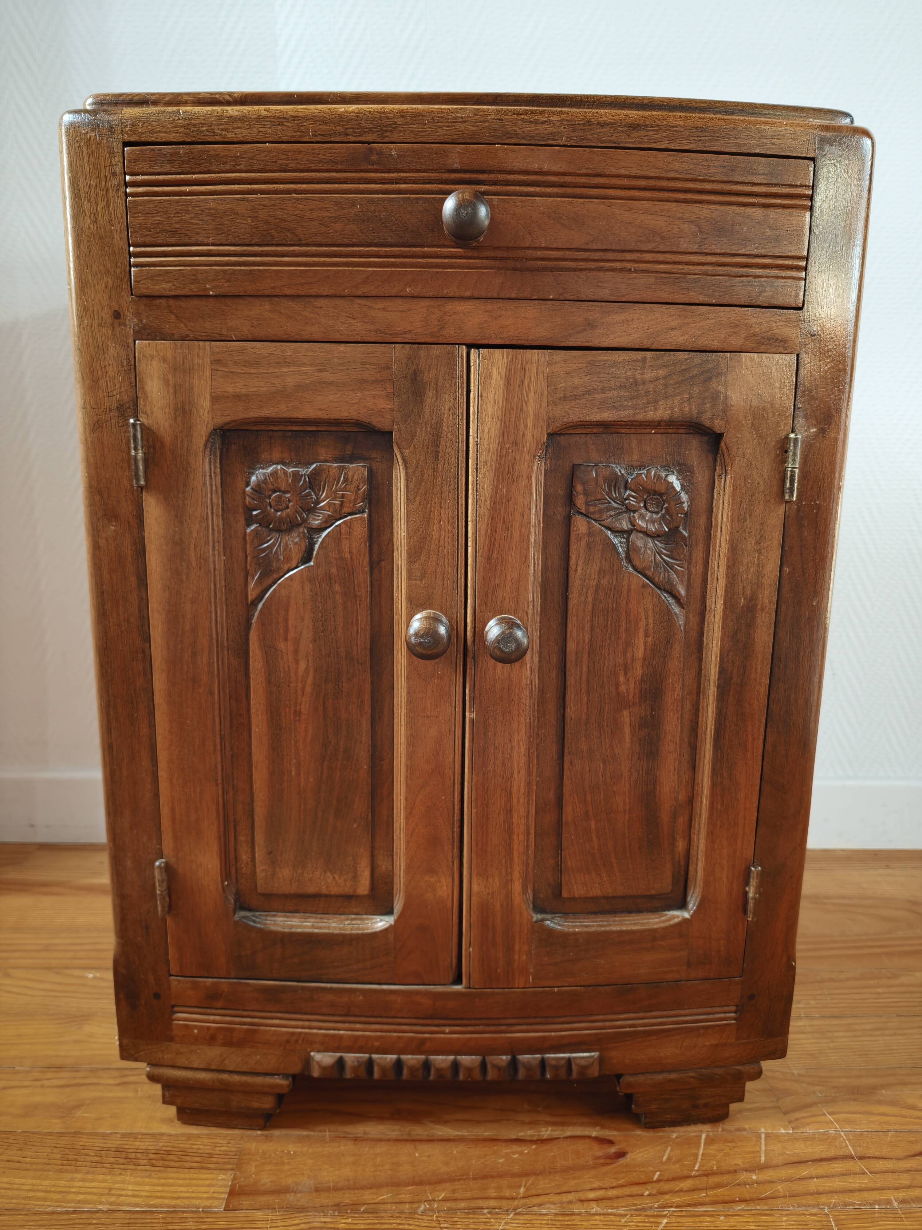 Confiturier en noyer – meuble de rangement ancien 1930-40
