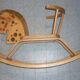 Cheval à bascule vintage en bois