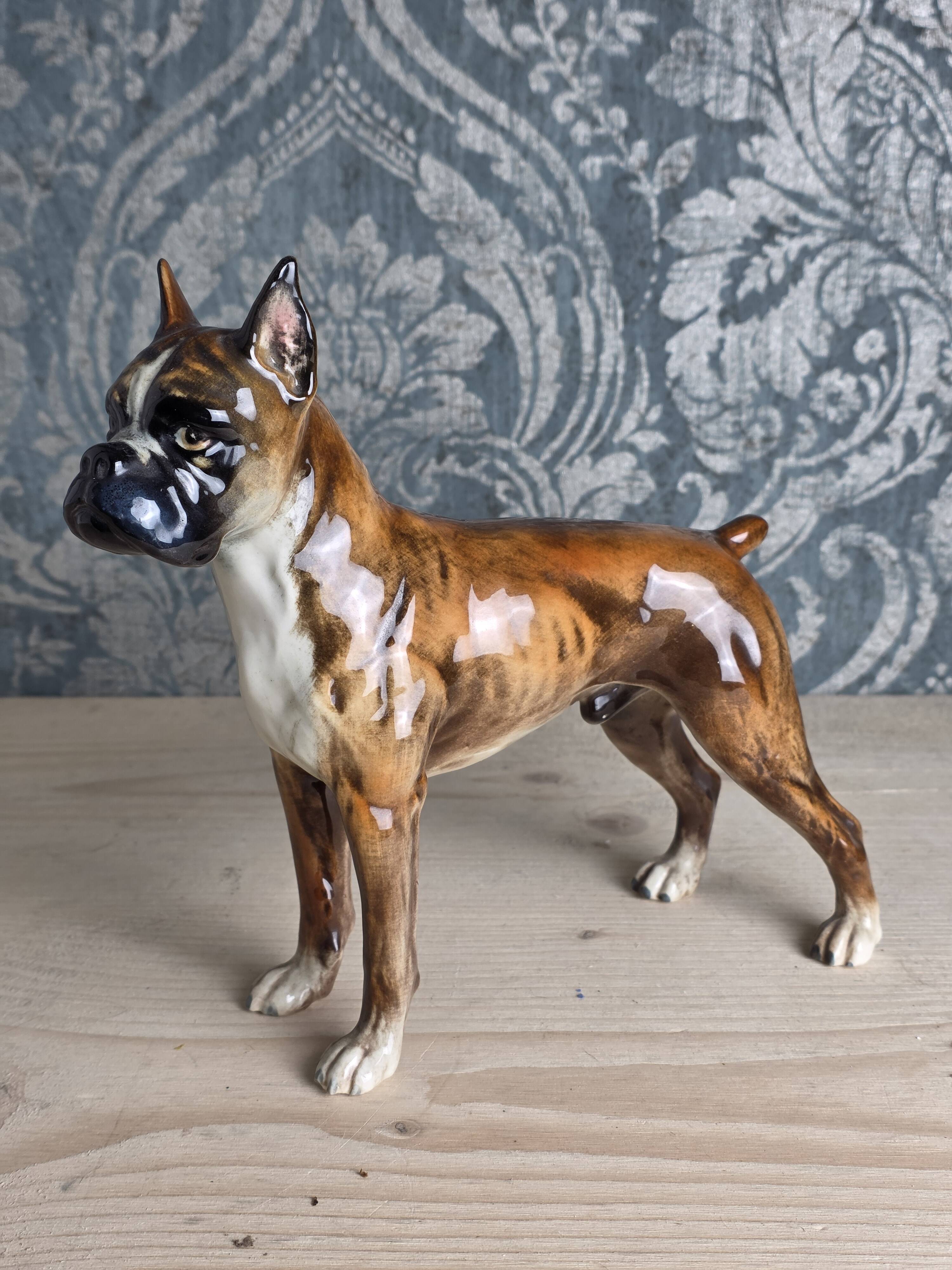 Chien Boxer en porcelaine, Goebel, Allemagne, 1973
