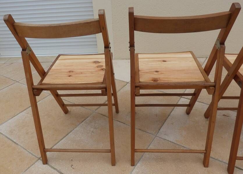 4 vintage varnished wooden folding chairs - Seats completely restored.