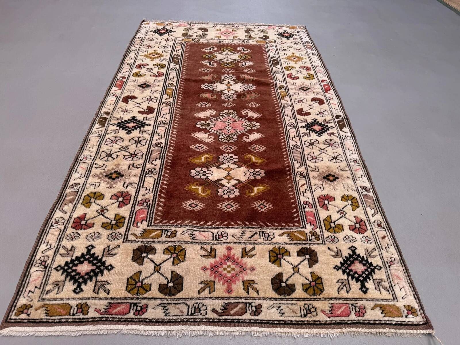 Turkish Milas rug 116x200 cm handmade vintage carpet Ushak 2573