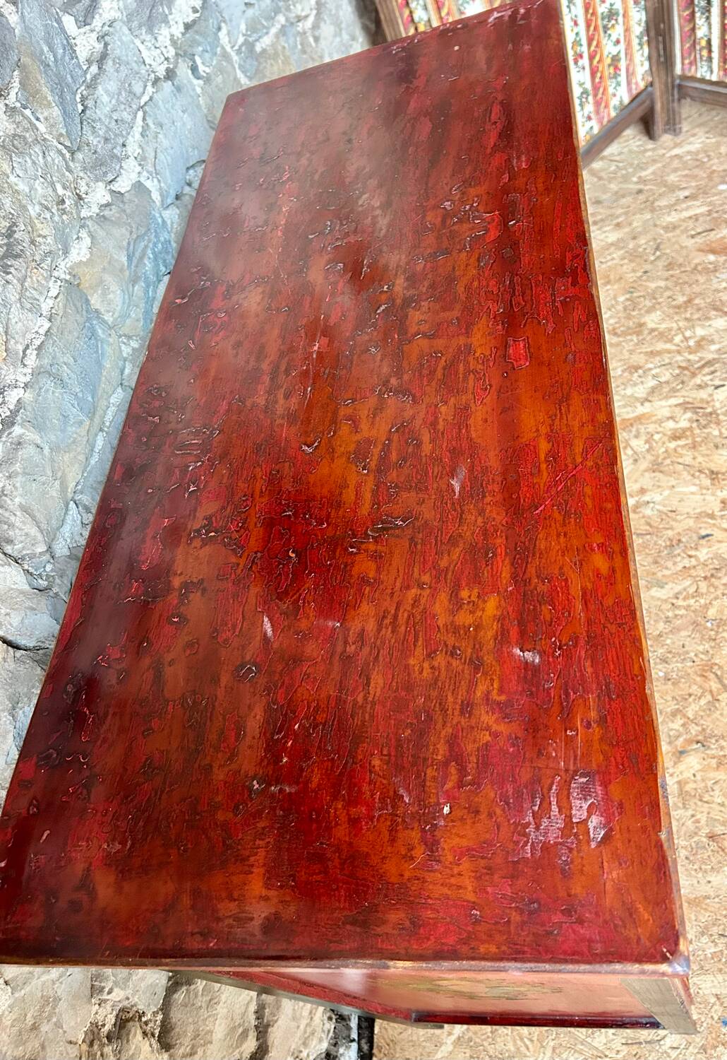 Buffet tibétain ancien peint à la main