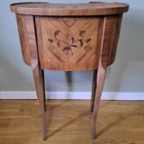 Table de chevet "rognon" en marqueterie style Louis XV