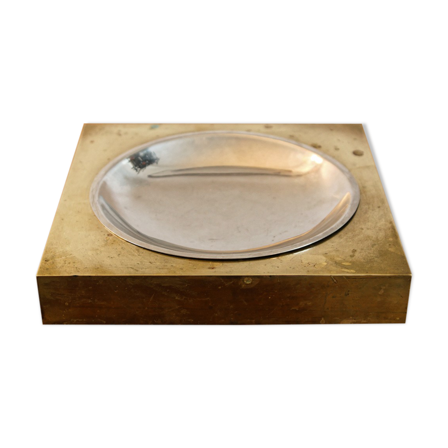 Picks up brass counter money