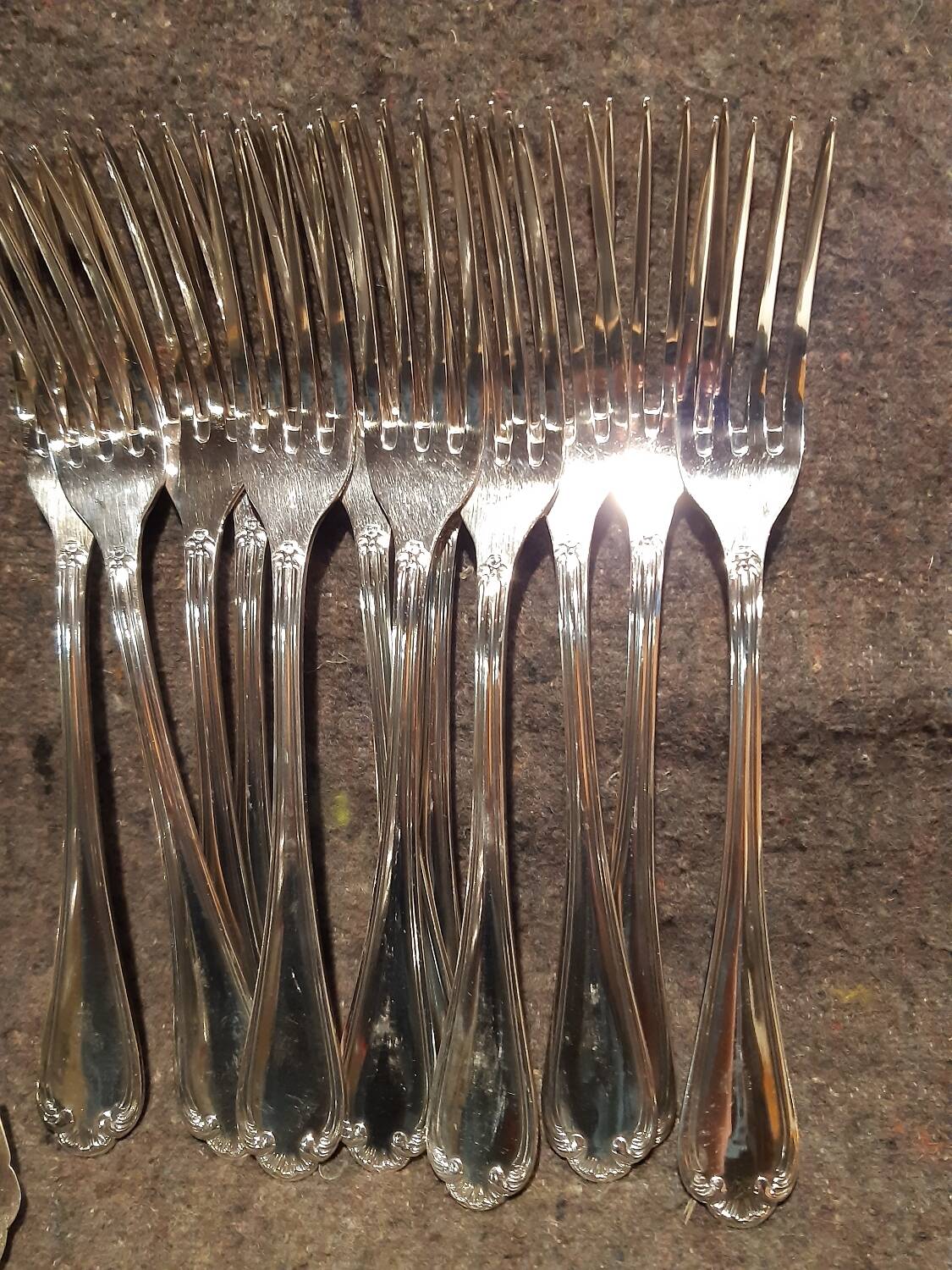 98-piece silver metal cutlery set
