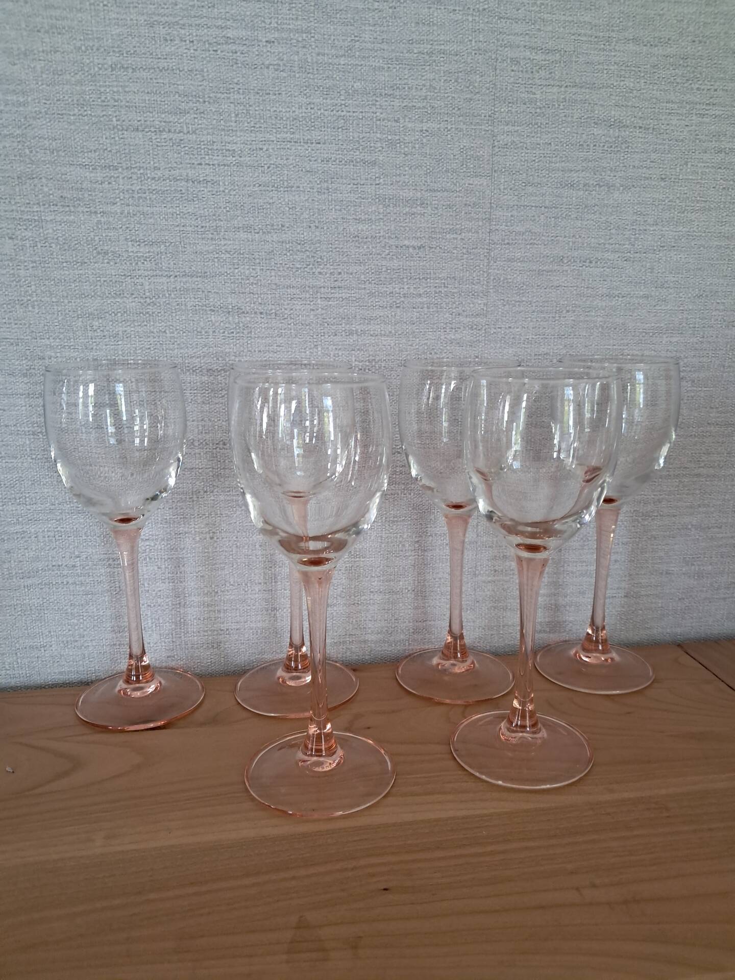 6 Luminarc wine glasses with pink stems from the 1980s.