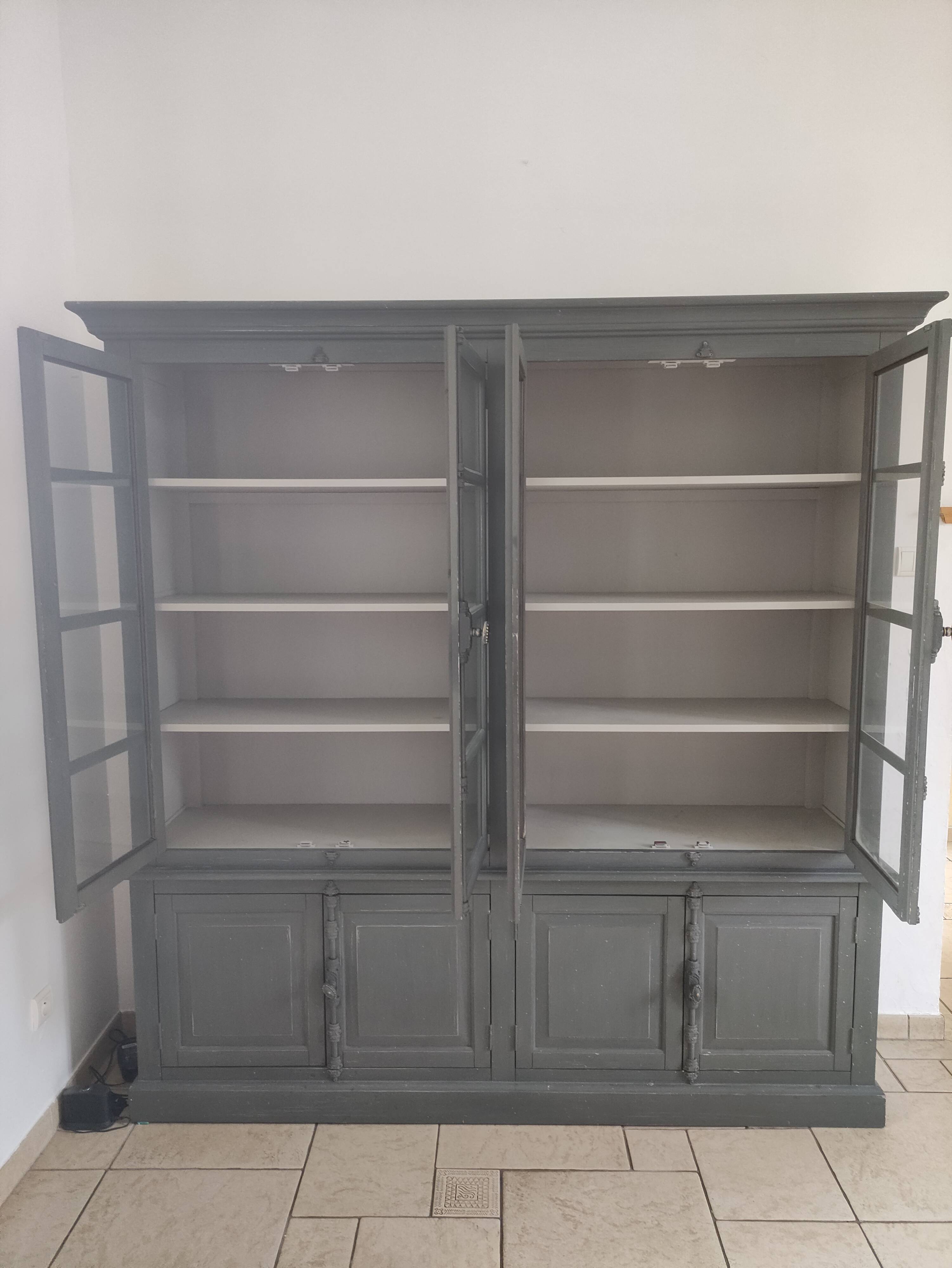 4-door cupboard buffet