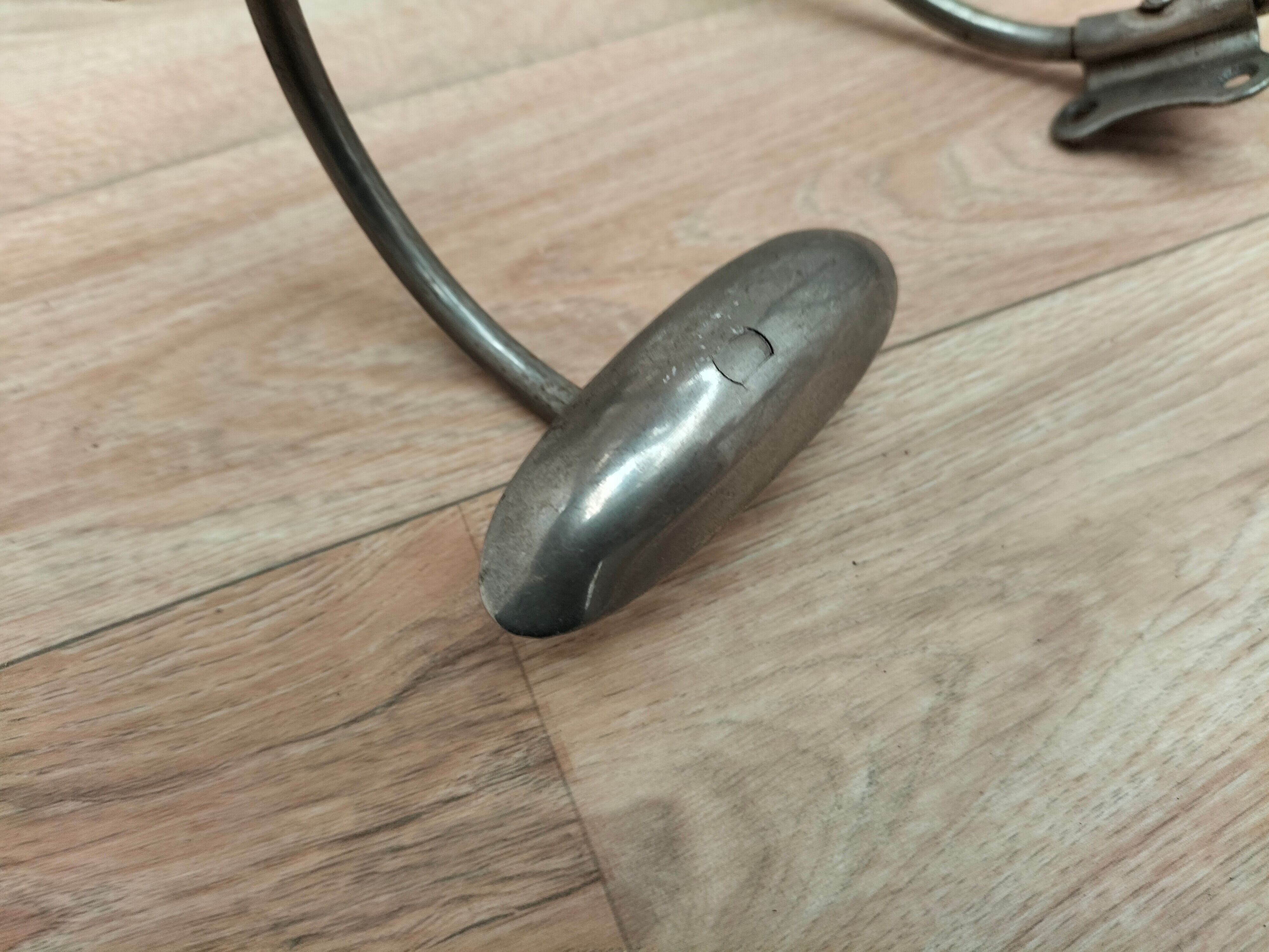 Series of 6 hooks