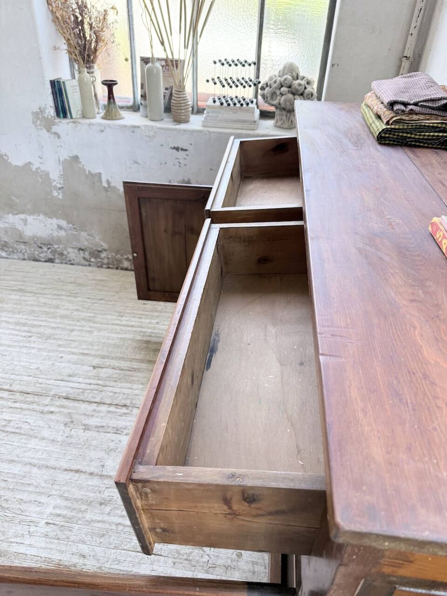 Meuble de rangement confiturier art populaire savoyard 1950