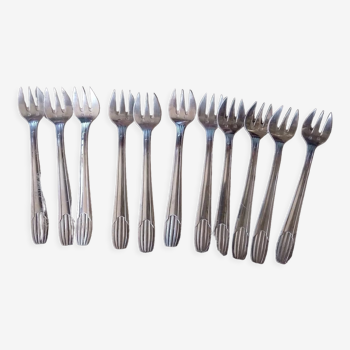 11 silver metal oyster forks