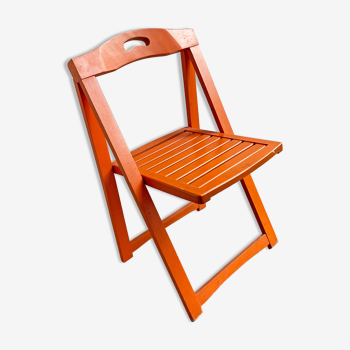 Chaise pliante en bois orange vintage avec un siège à lattes