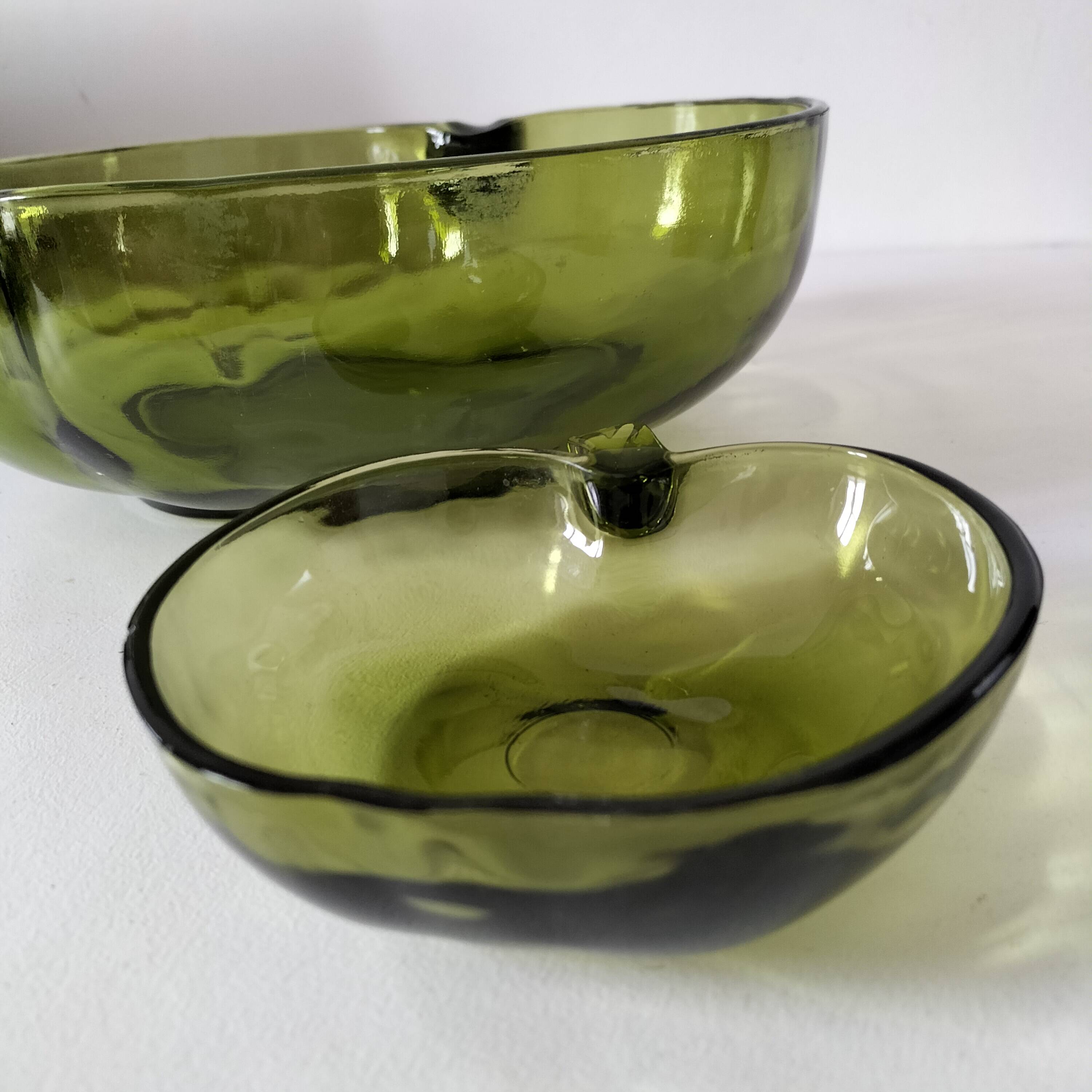 Fruit bowl + apple-shaped glass bowl