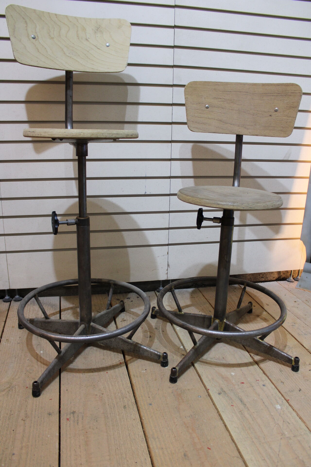 2 Vintage bar stools - adjustable height