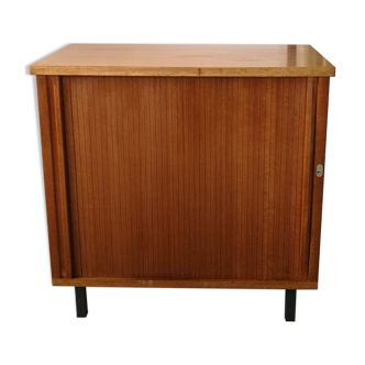 Meuble à rideaux