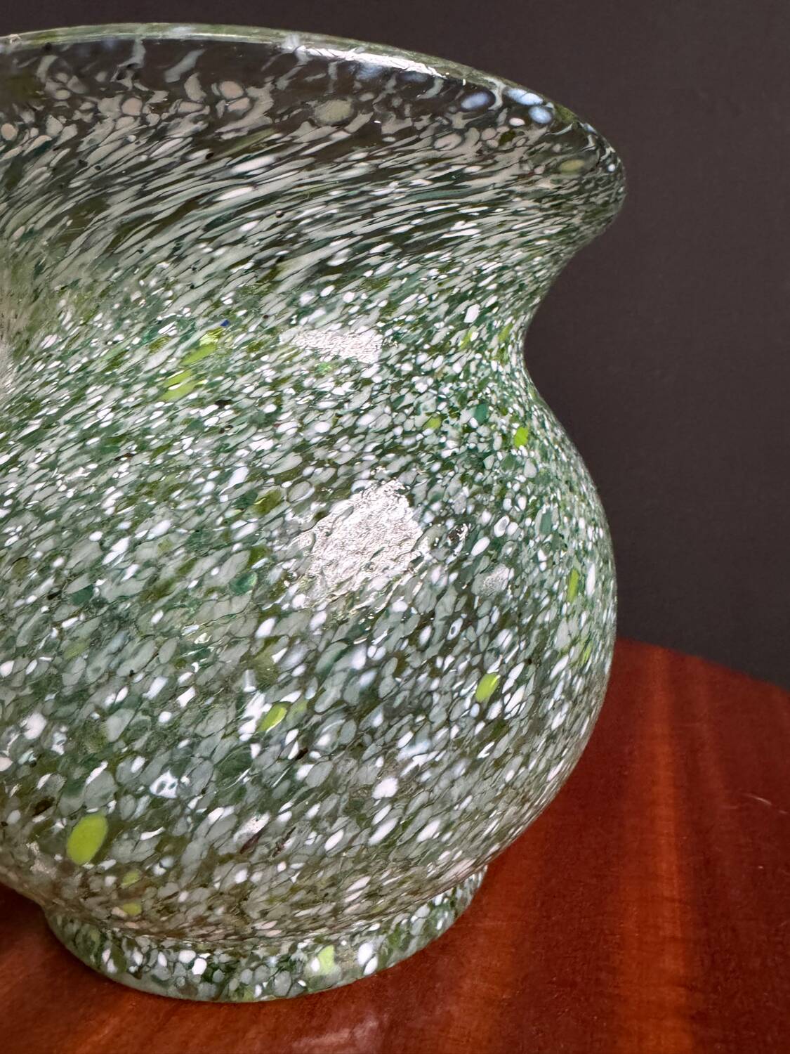 Round Murano glass vase antique