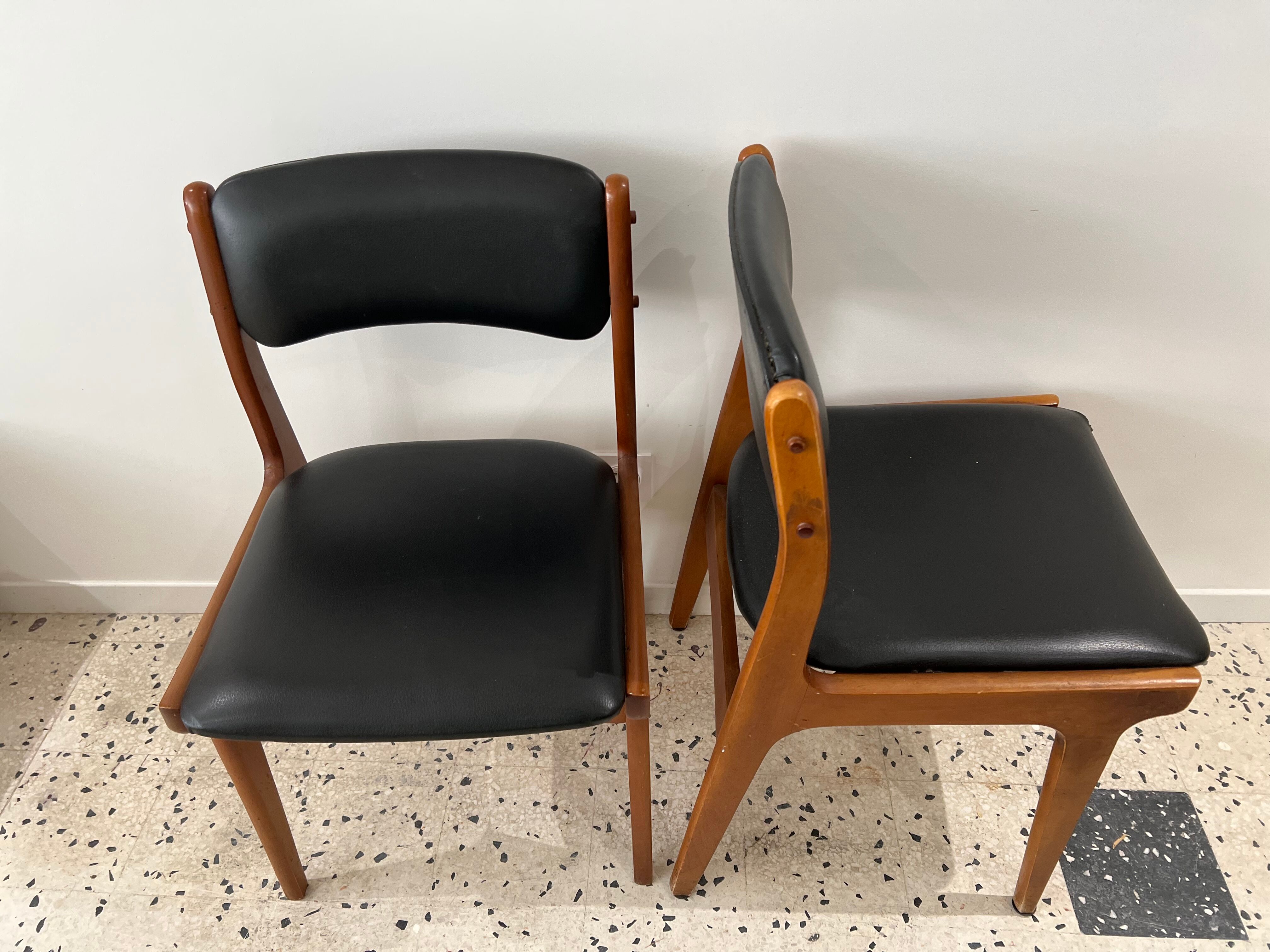 Chaise vintage scandinave en bois et simili cuir noir
