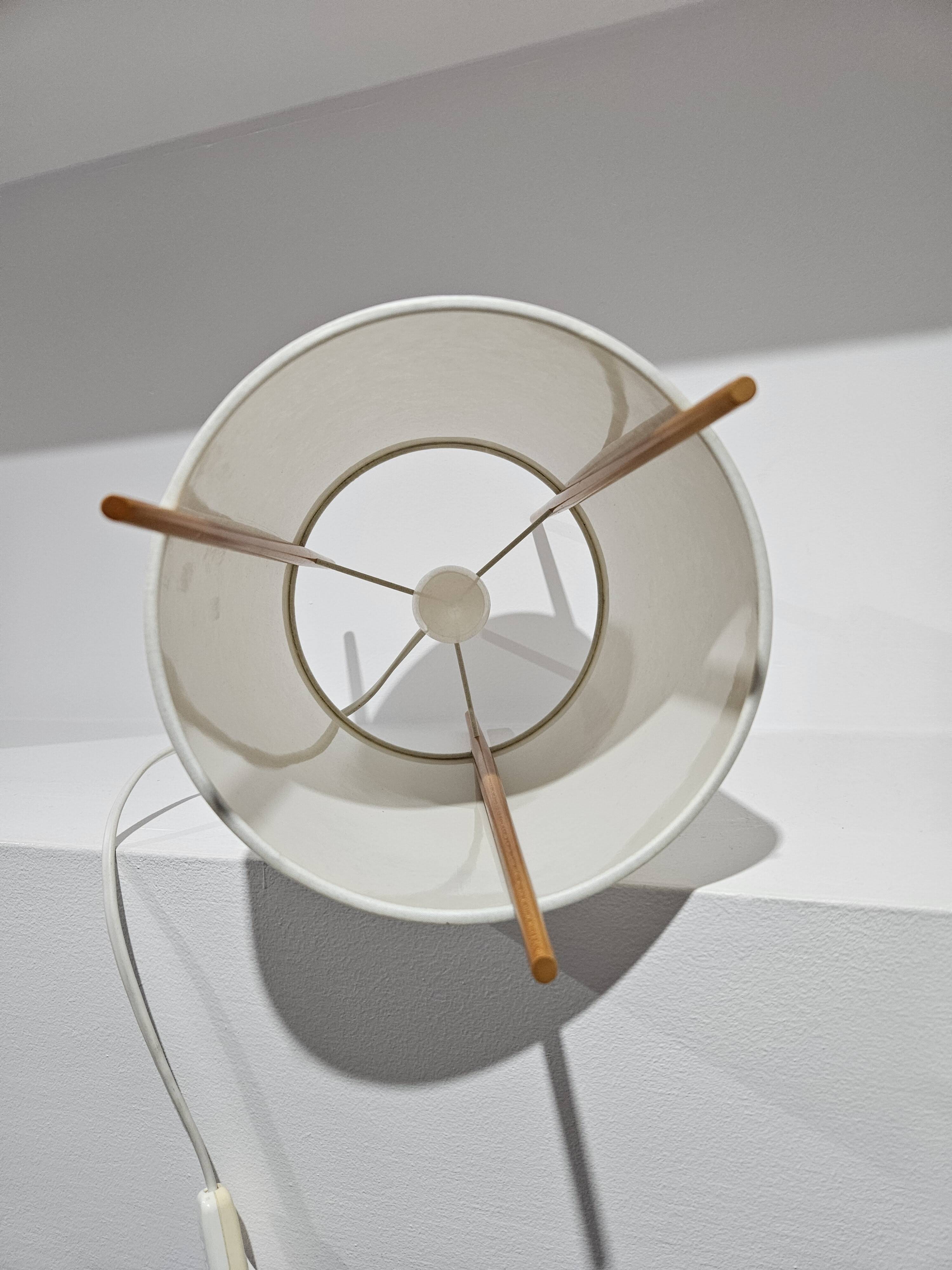 Cylindrical desk lamp "No 9", Isamu Noguchi, Knoll, 1940s.