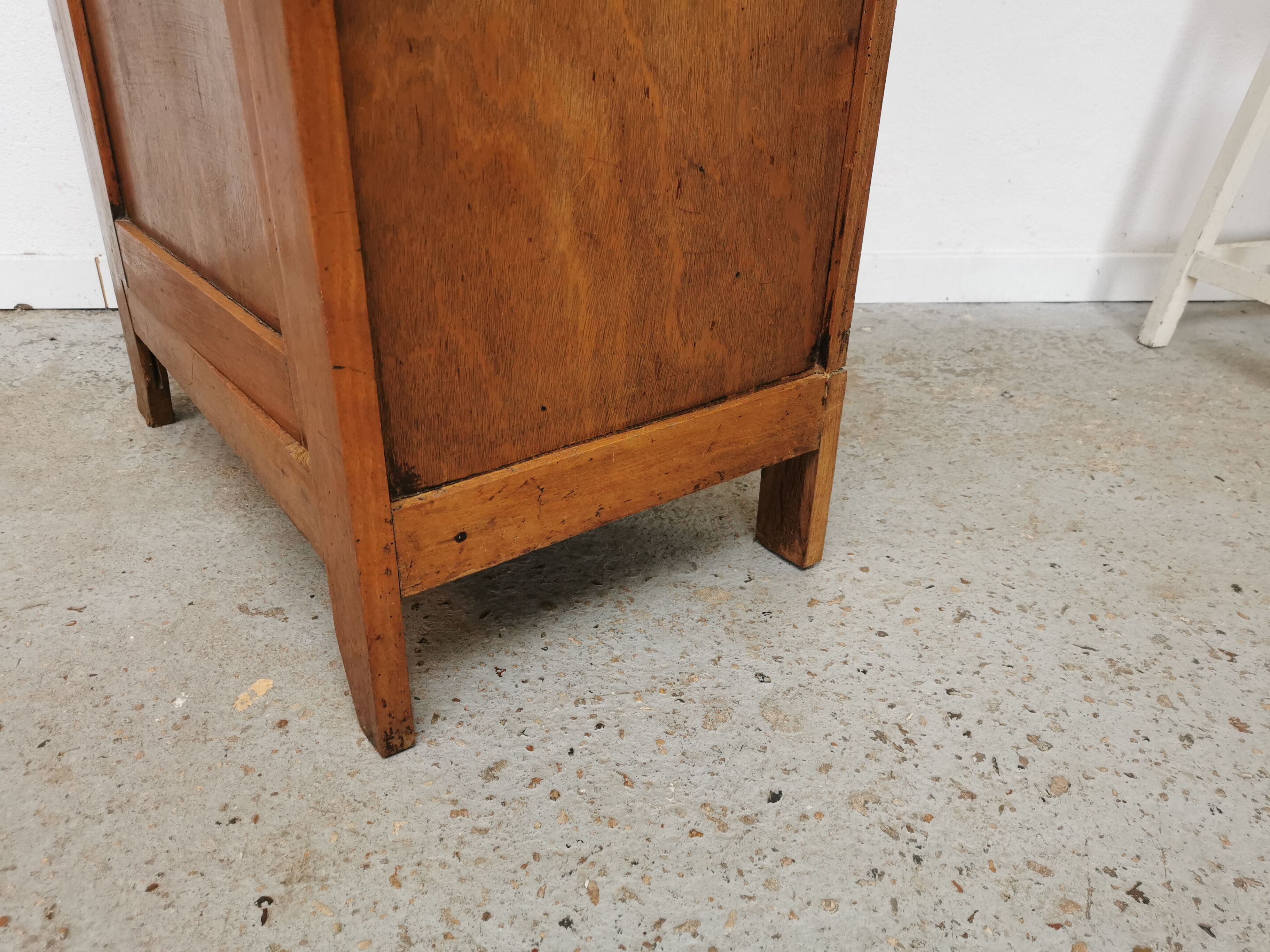 Armoire parisienne vitrée