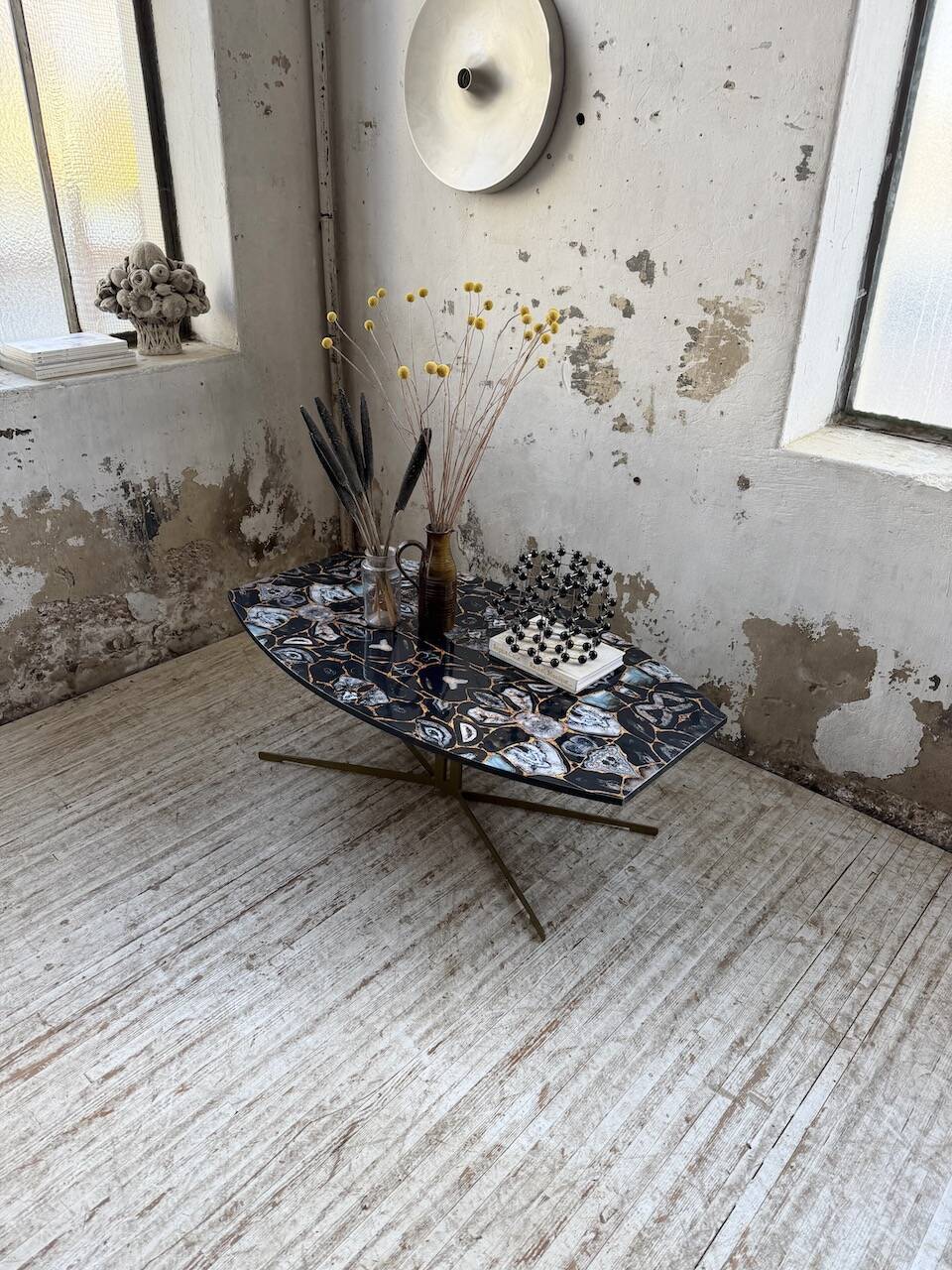 90s coffee table with Agate stone effect.