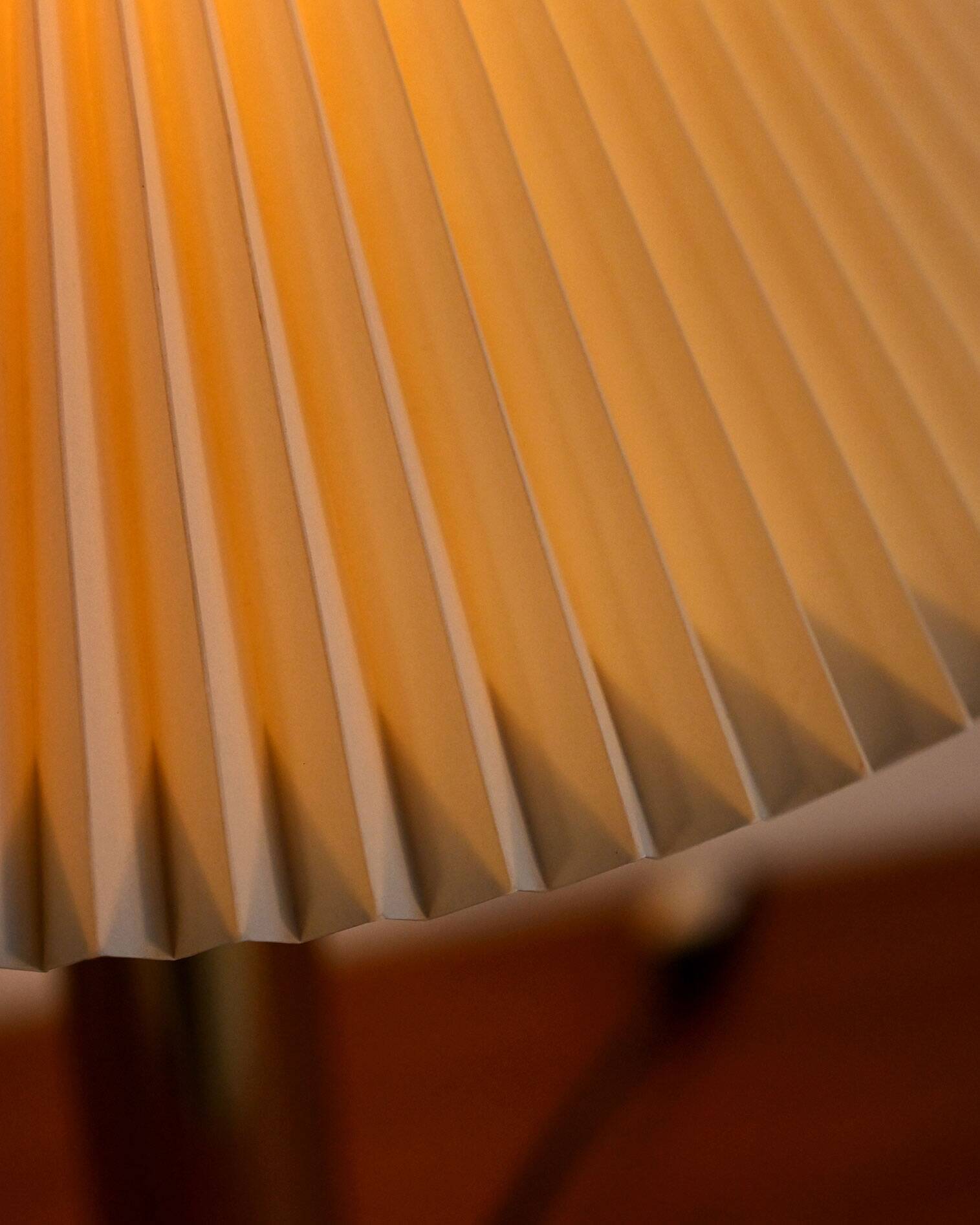 Danish HEMI table lamp from the 1960s with gilded metal structure and ivory