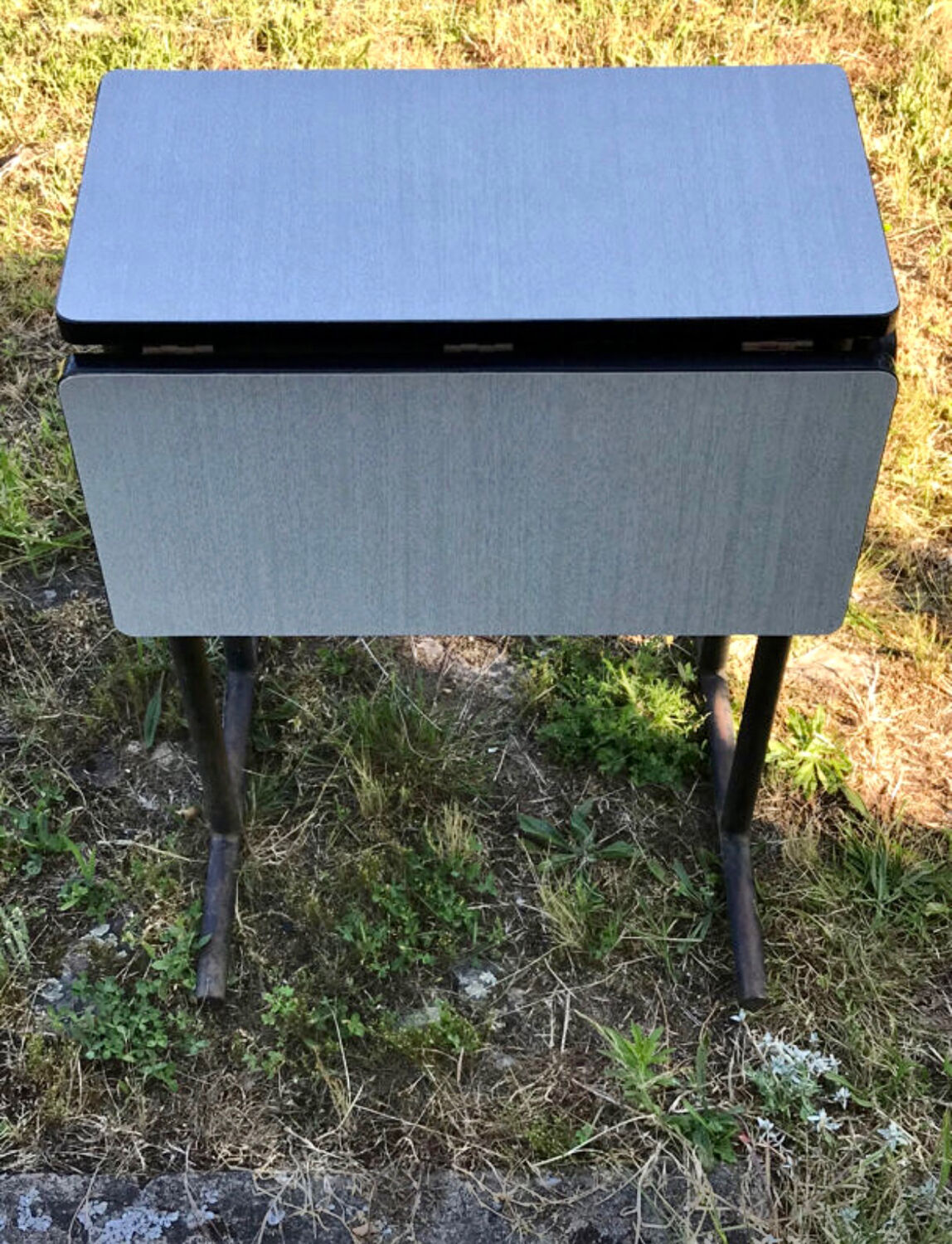 Formica feet tubes bar table