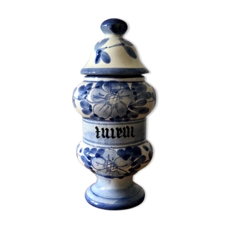 Apothecary pot