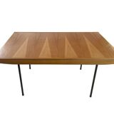 Extendable table designed by Alain Richard