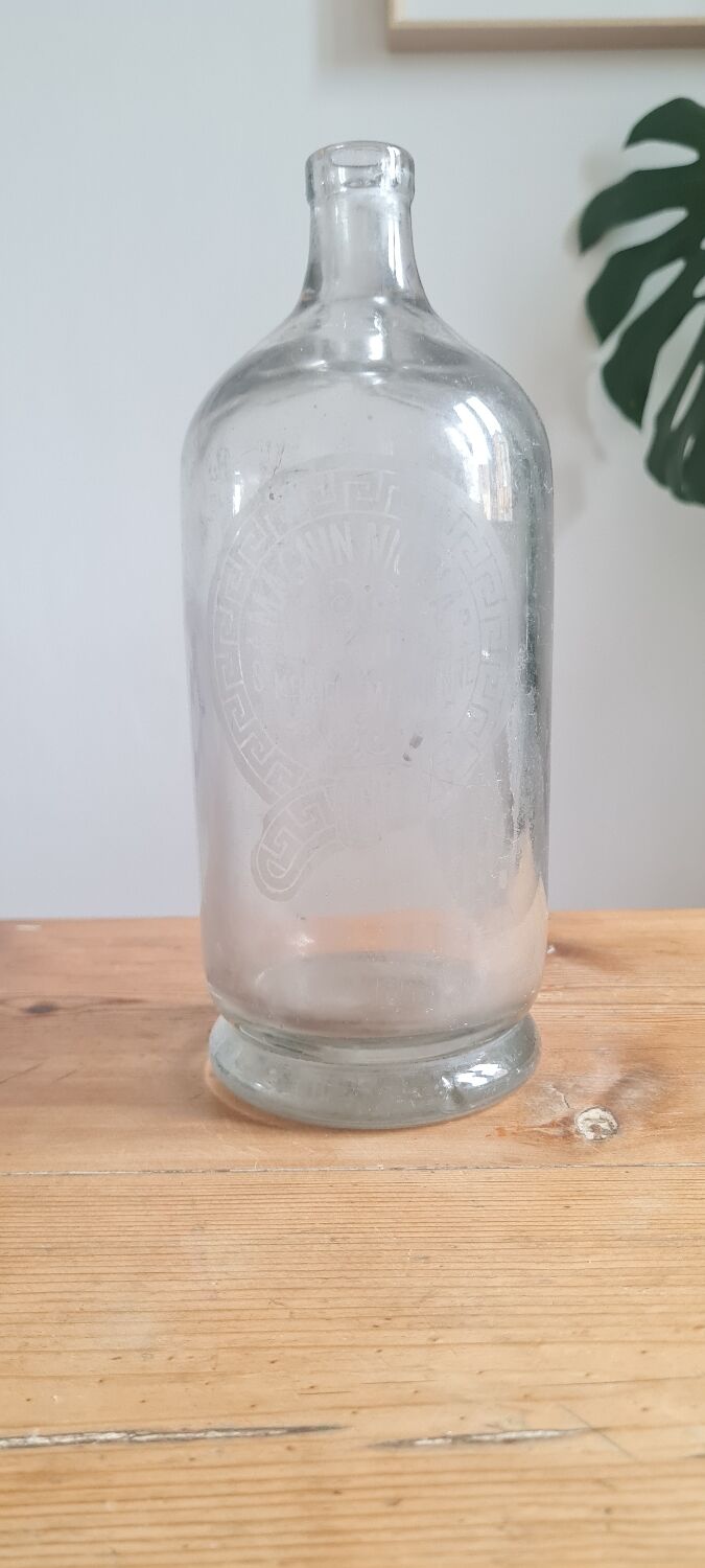 Bouteille ancienne en verre soufflé