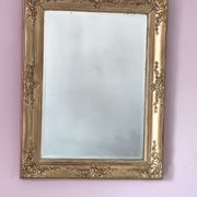 Miroir ancien doré richement sculpté
