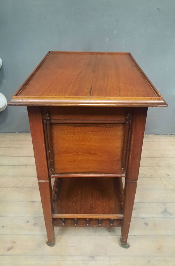 Table à thé à quatre plateaux pliants