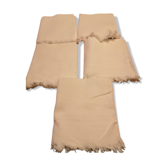 Lot 4 white honeycomb towels