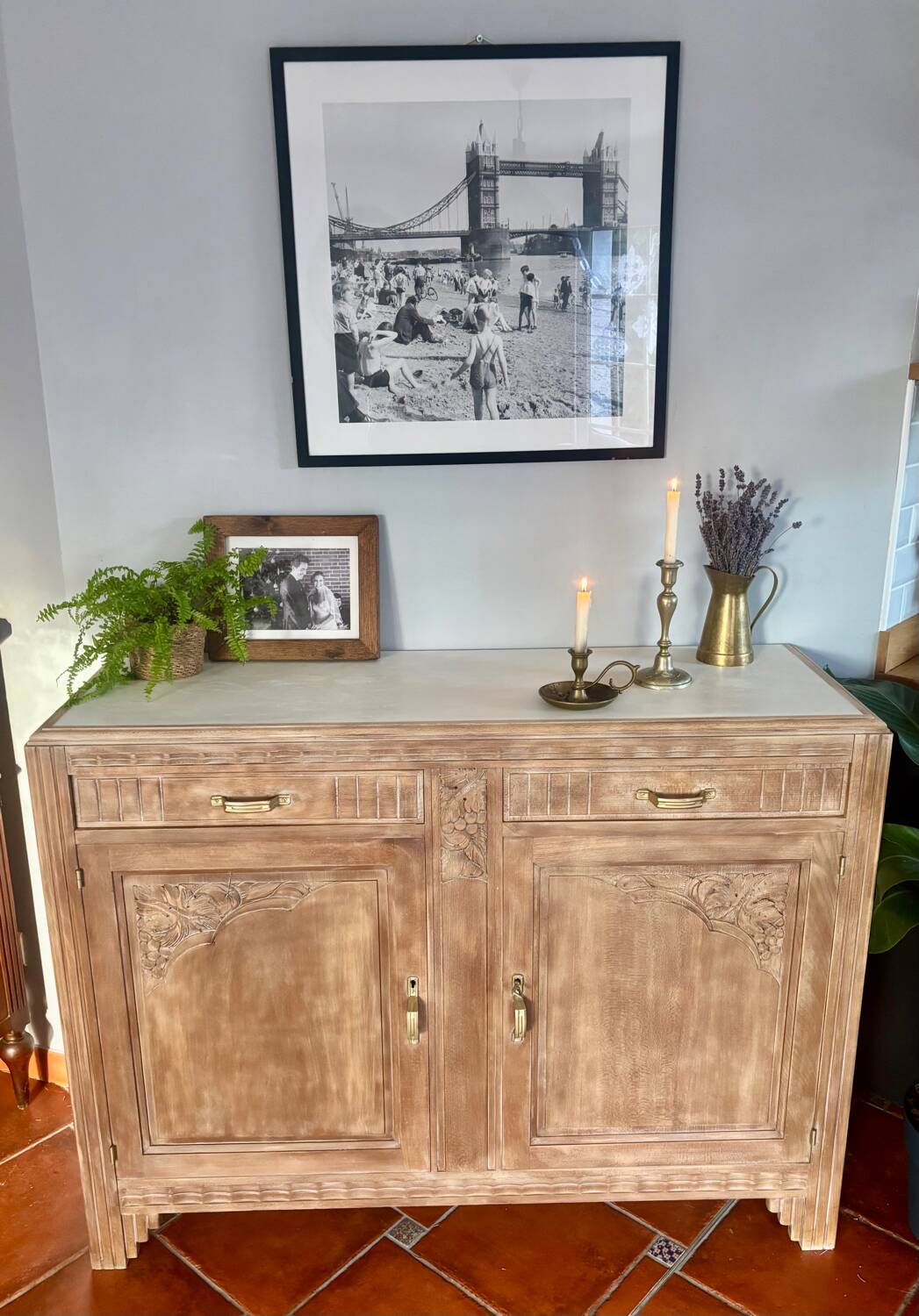 Buffet Art Déco des années 40 en bois massif blanchi – restaurer