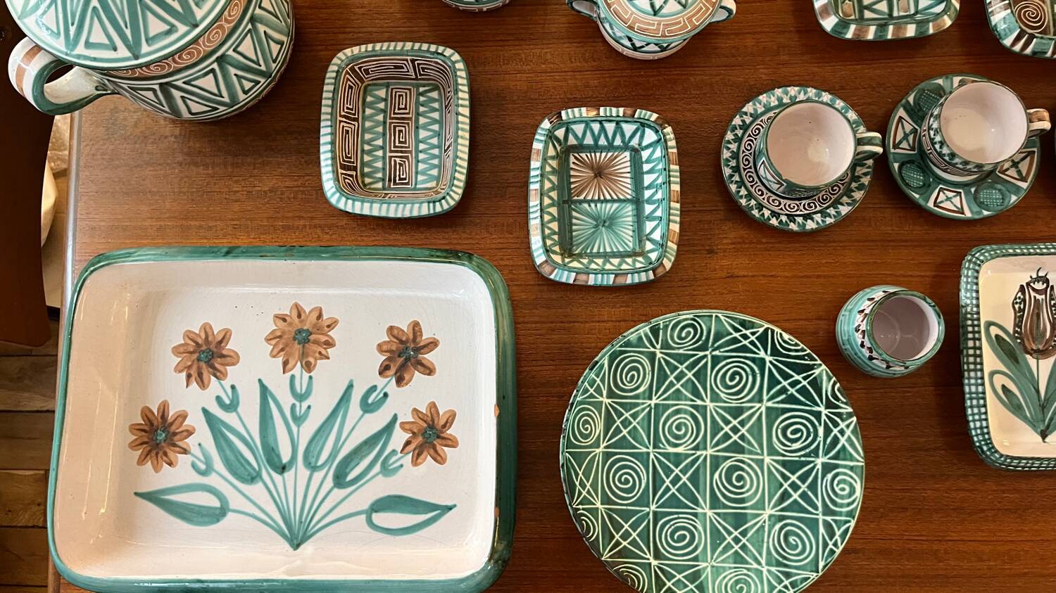 Ceramic service set signed by Robert Picault