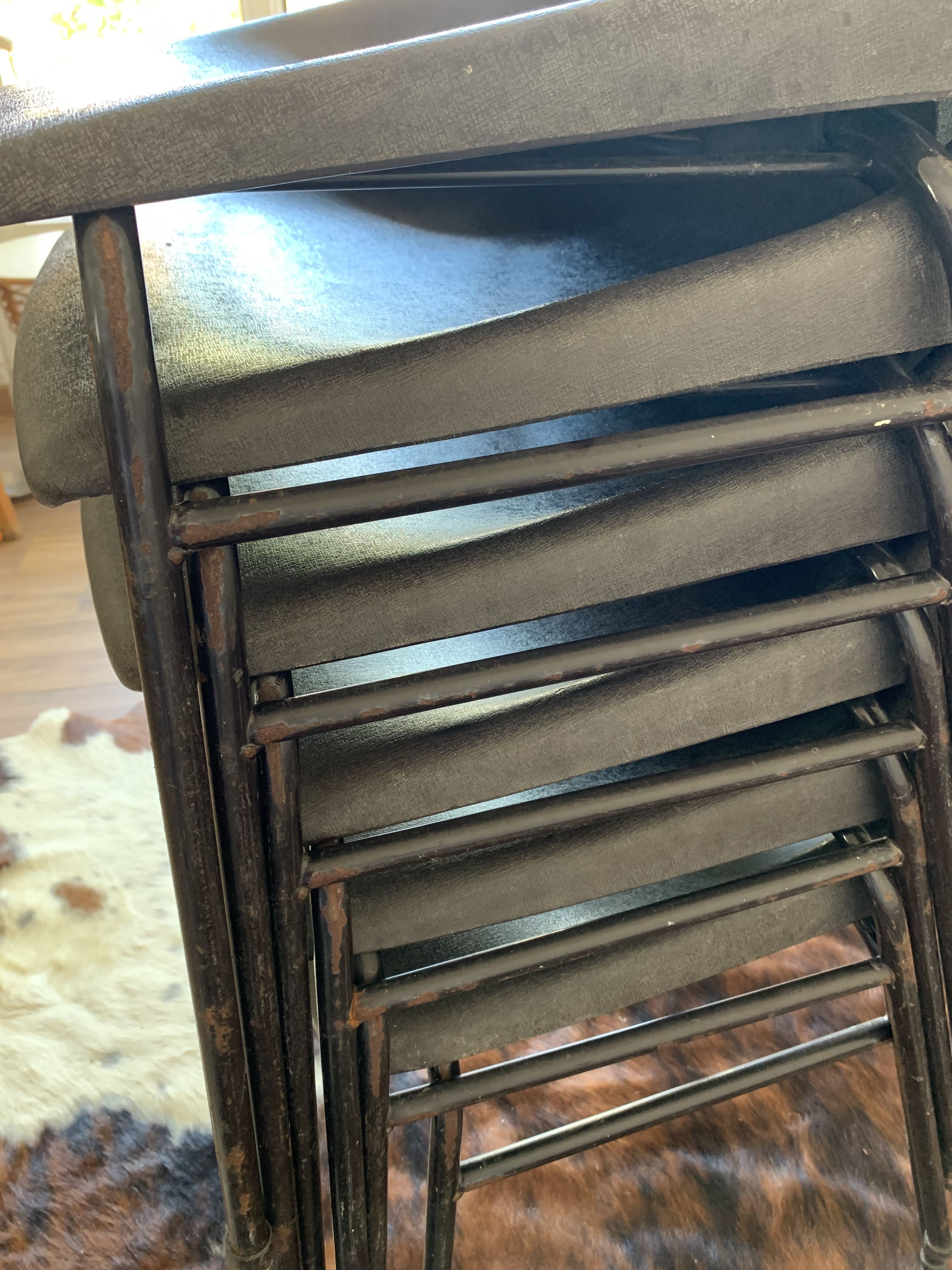Set of 6 chairs plastic shell brand Sitting