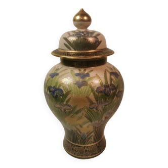 Superbe Vase Pot à Gingembre en Porcelaine Japonaise Satsuma Famille Shimazu motifs Iris Doré