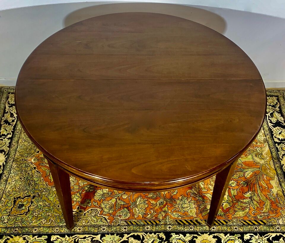 Mahogany round table with extension