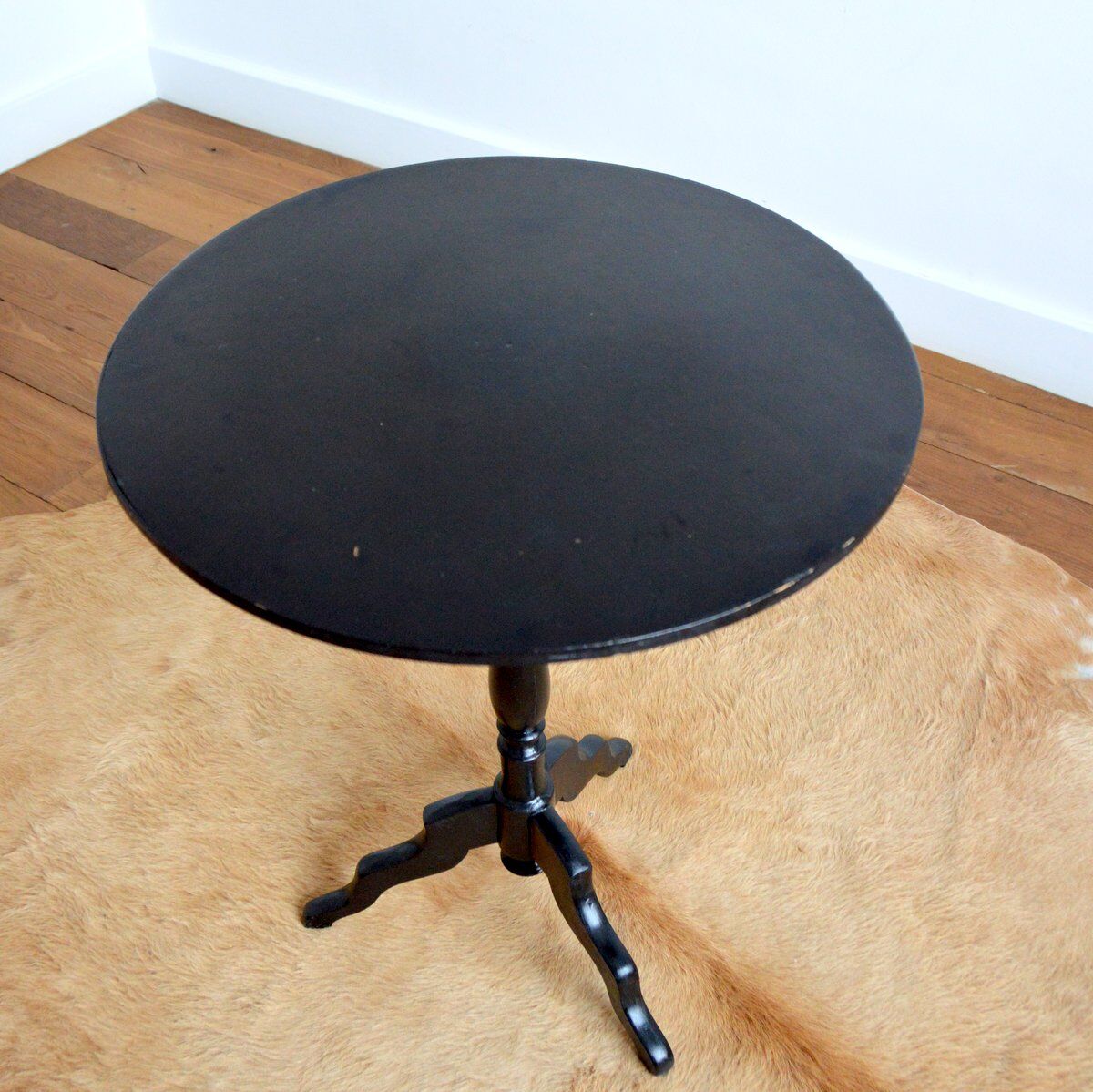 Vintage pedestal table
