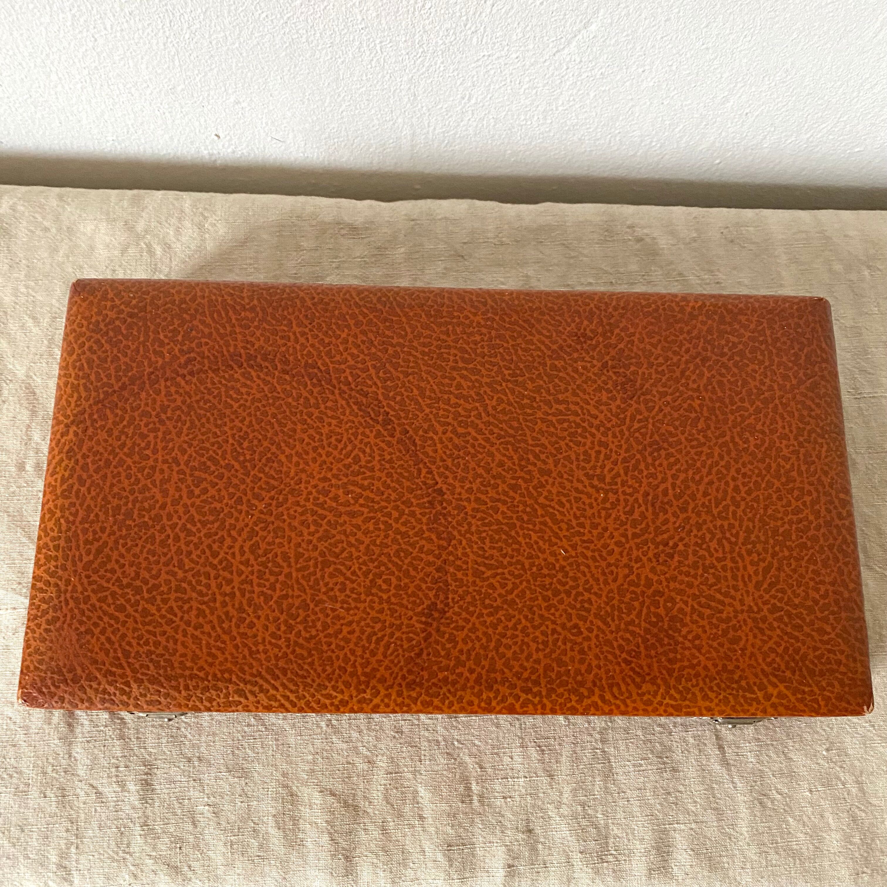 Couteaux en inox et résine vintage