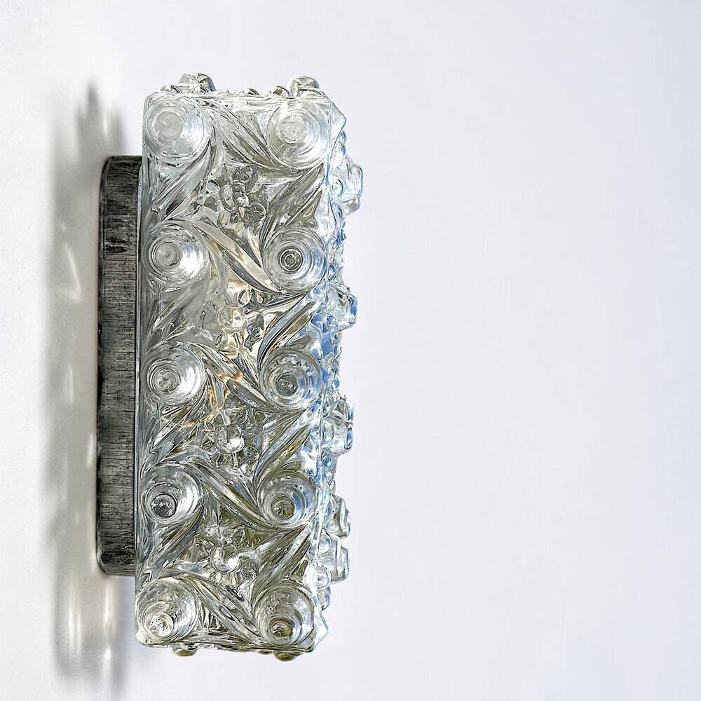 Plafonnier ou applique en verre rectangulaire.