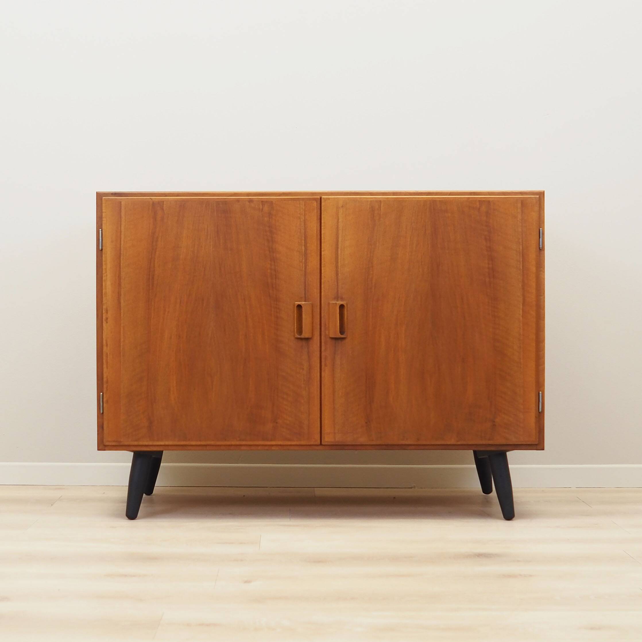 Cabinet en noyer, design danois, années 1960, designer : Børge Mogensen