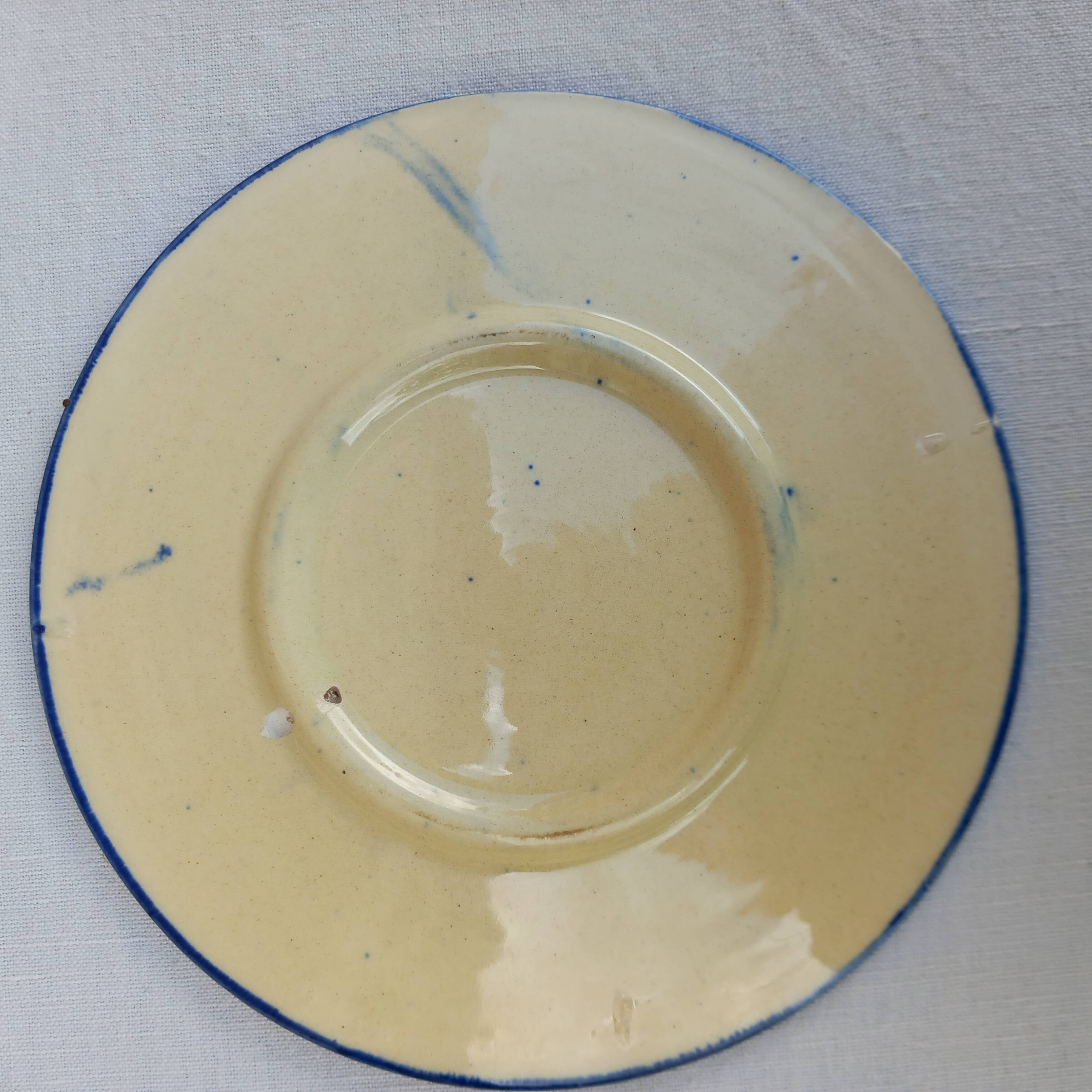 Decorative round plate