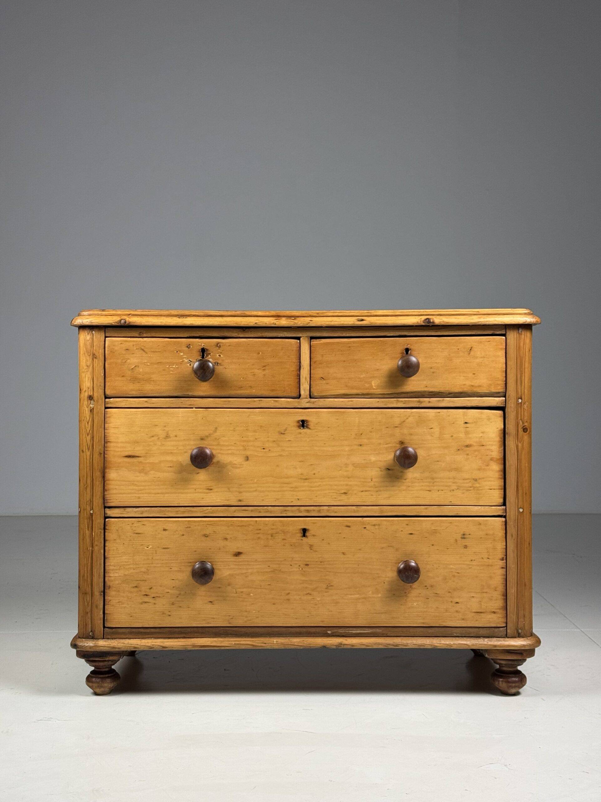 Pine commode English