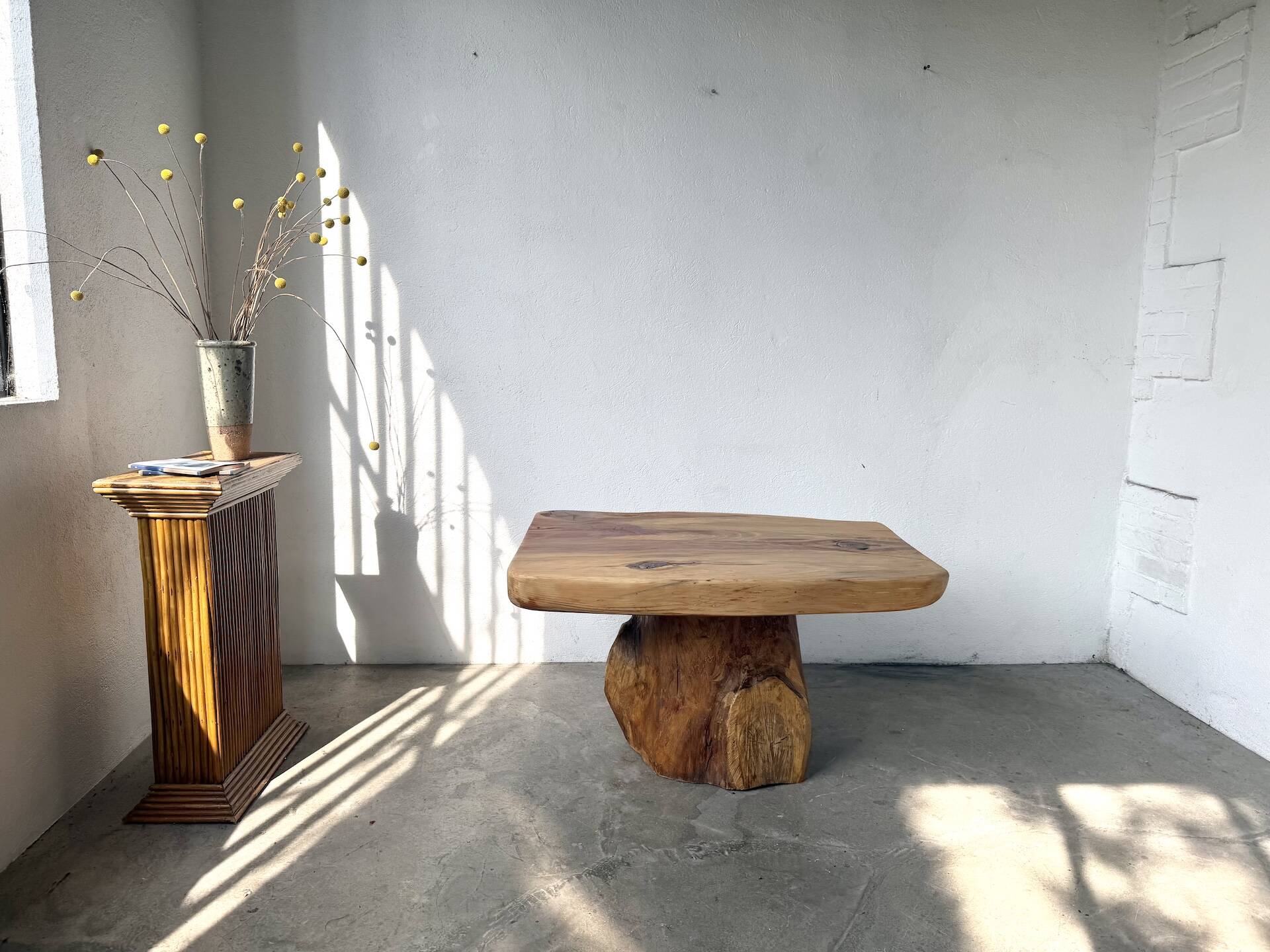 Organic brutalist coffee table in solid cedar, trunk pedestal, 1970s.