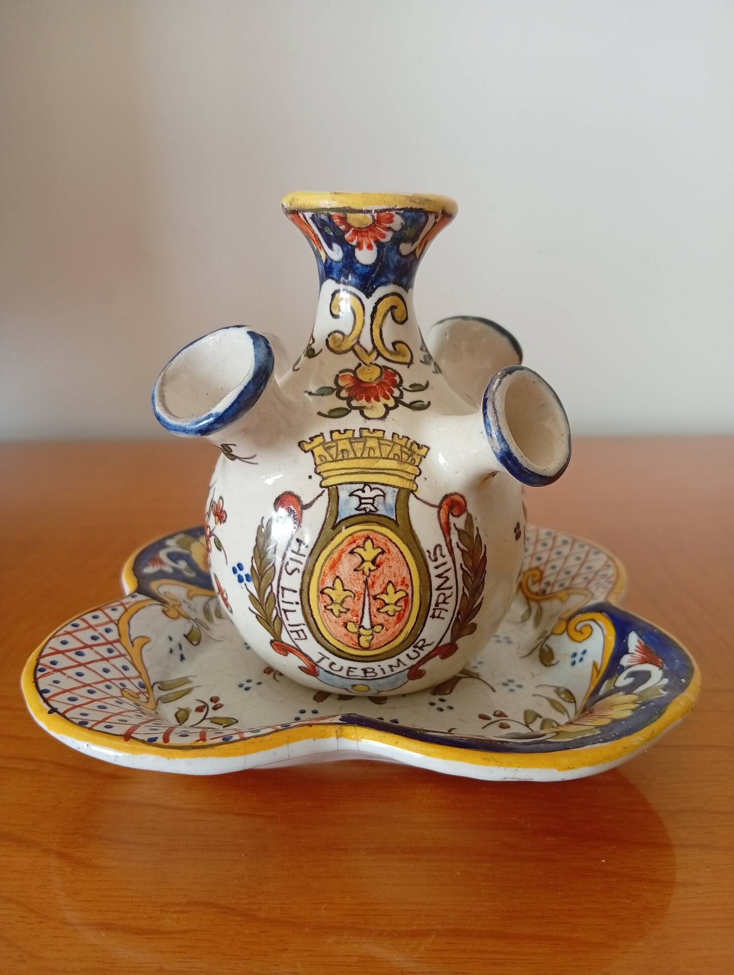 Rare tulipière / bouquetière en faïence de Vichy