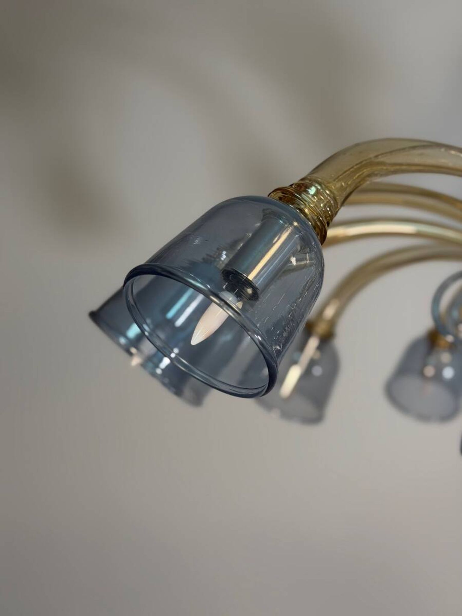 Venetian lustre in two-colour Murano glass, blue and gilded, circa 1990.