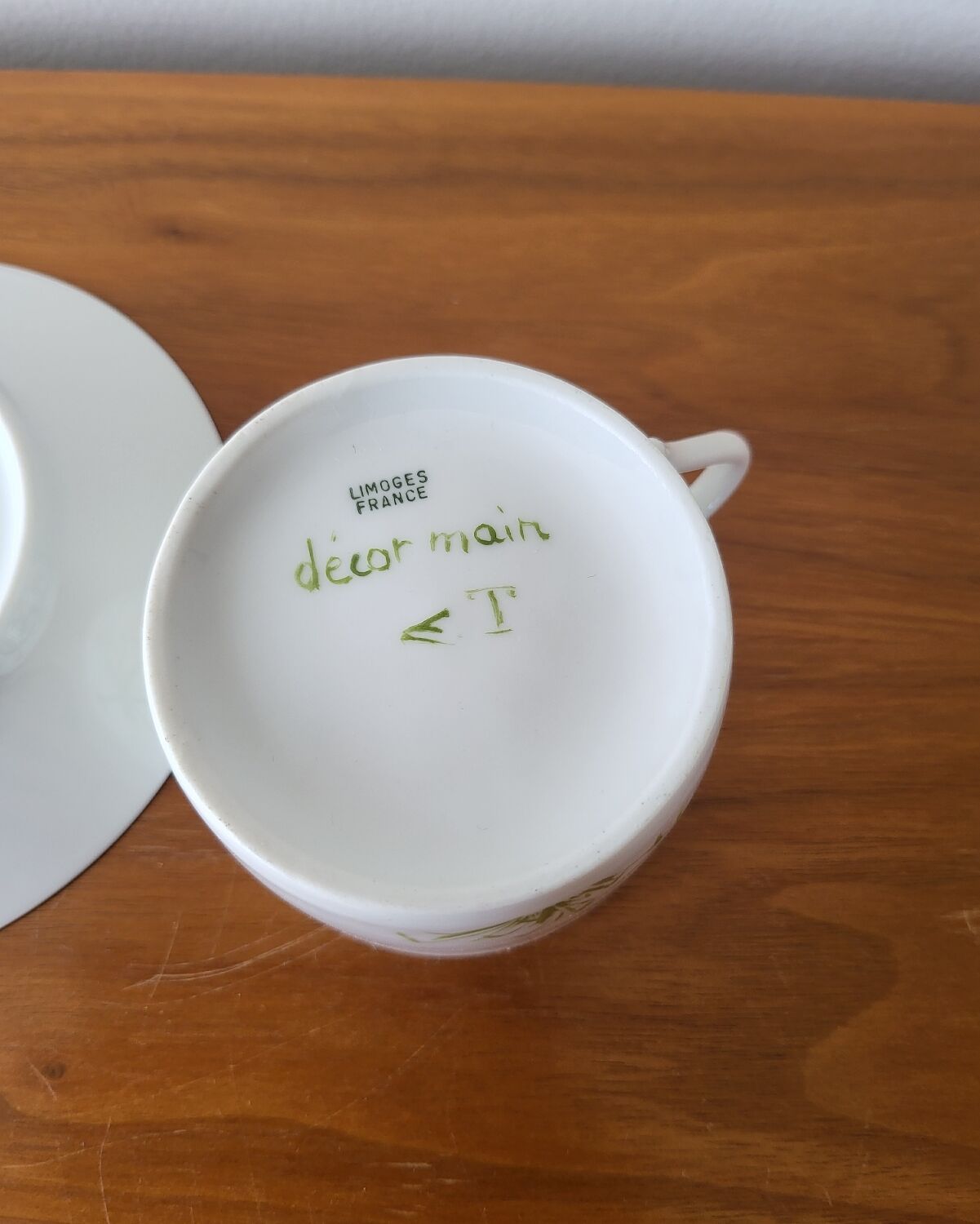 Tea cup and saucer in Limoges porcelain, Edith du Tertre design.