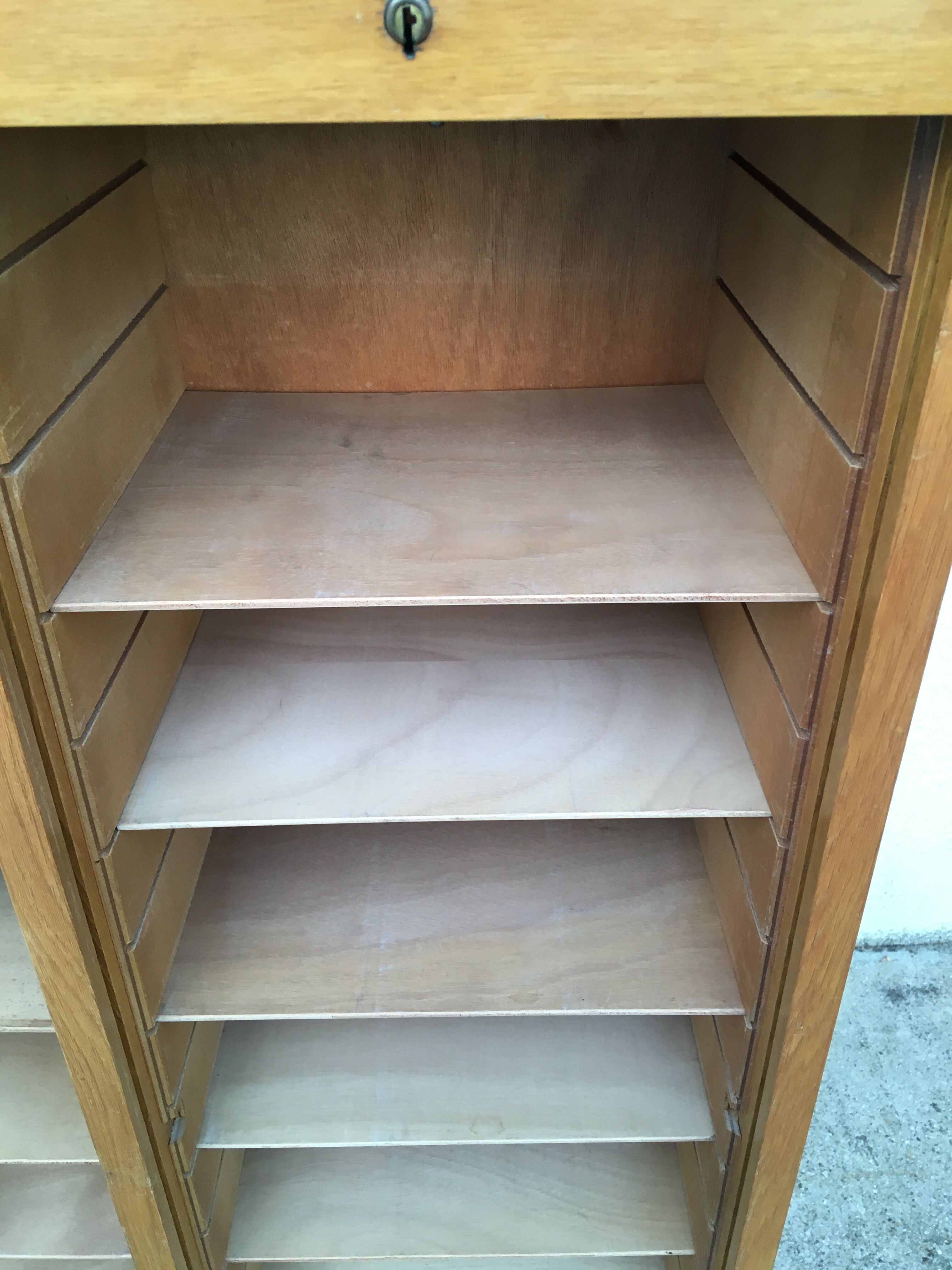 Curtain filing cabinet