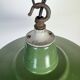 Lampe à suspension industrielle en émail vert, années 1960